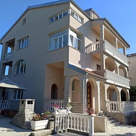 Apartment Rea *