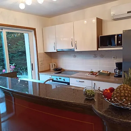 Apartament Rea *