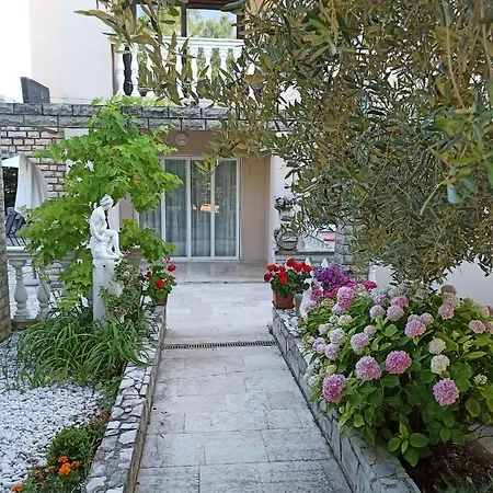 Apartment Rea *